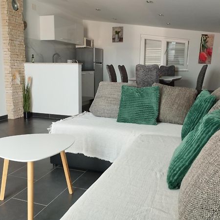 Apartman Nella Biograd Na Moru Exterior foto